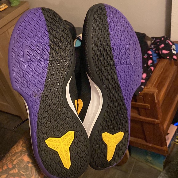 Nike - Picture 3 of 3